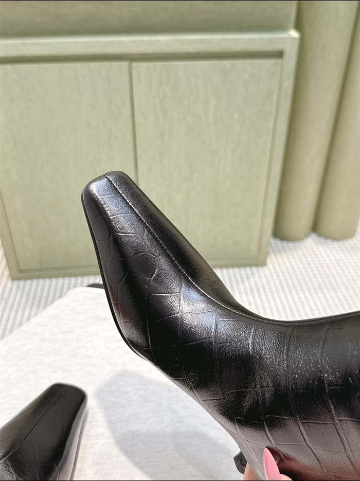 2025112817441175 460